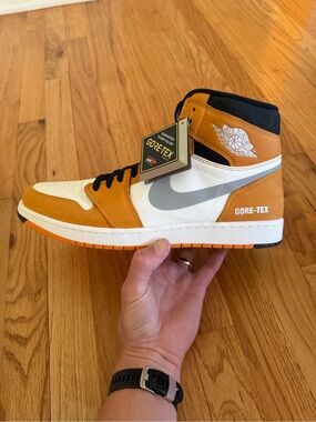 Nike Air Jordan 1 High GORE‑TEX White, Orange (Curry) & Gray Men’s Sneakers